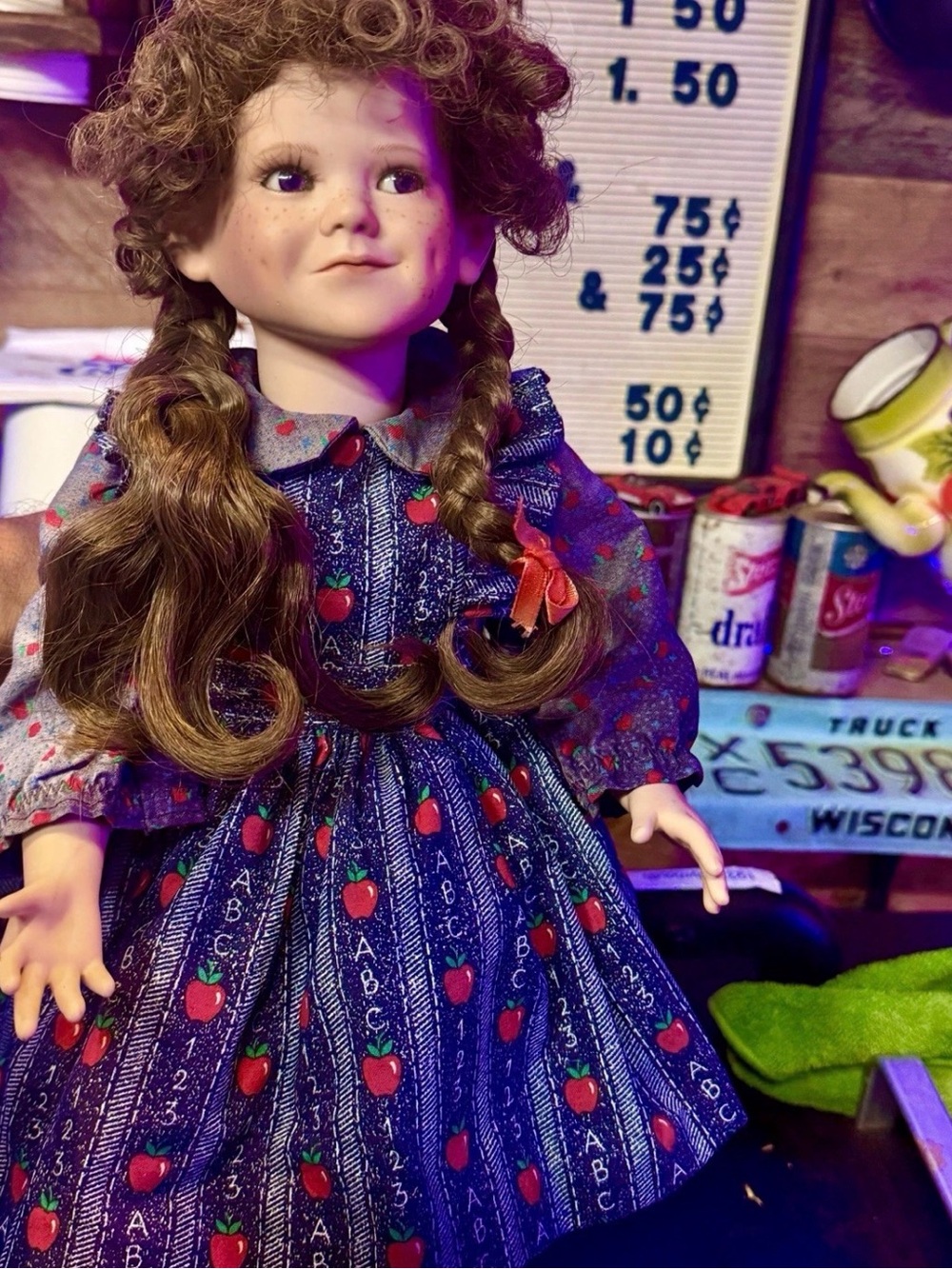 Rare vintage Elke Hutchens
Porcelain Doll Imsco 1988
Original Dress And Shoes